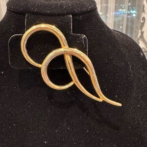 Vintage Elegant Gold Brooch